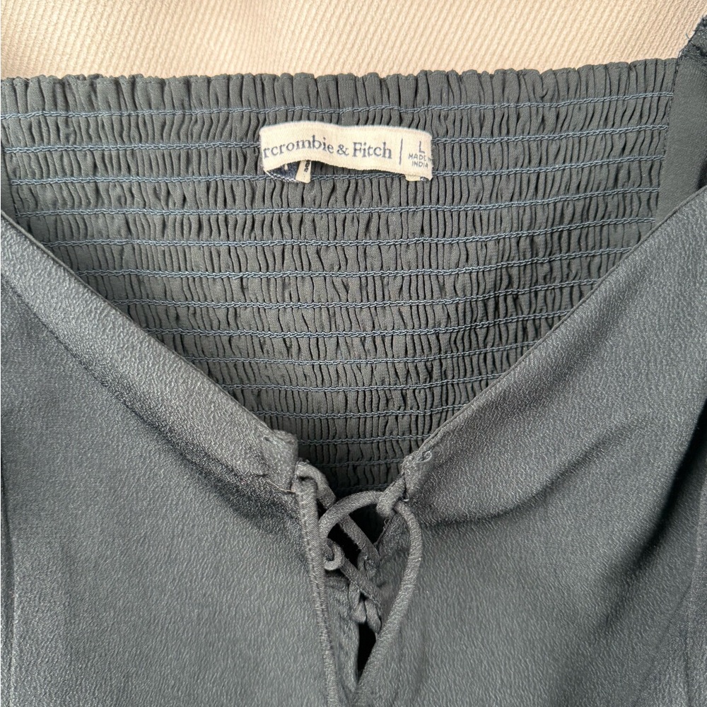 Abercrombie & Fitch Cropped Blouse w/Tie Detail & Puff Sleeves - Size L in Black - Picture 2 of 5